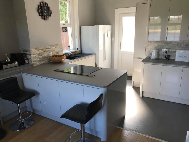 Modern kitchen with bespoke cabinets, quality worktops and integrated appliances.